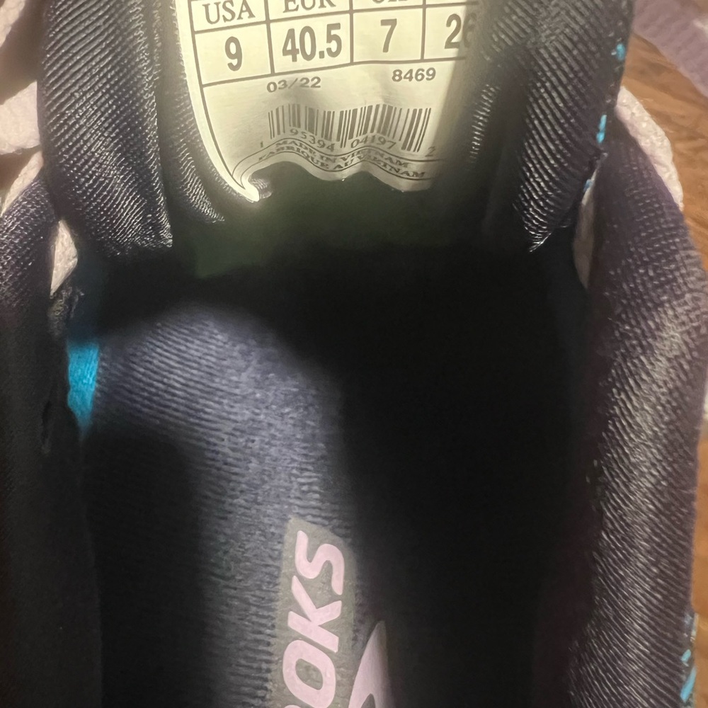 Brooks Black and Teal Athletic Sneakers - Picture 9 of 9